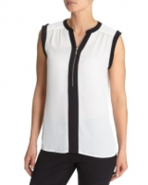 Sleeveless Blouse 20.00 €