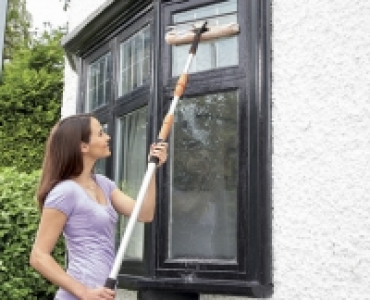 Water-Fed Window Cleaner