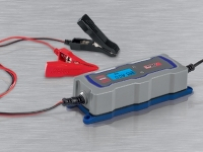 ULTIMATE SPEED® Car Battery Charger with LCD display
