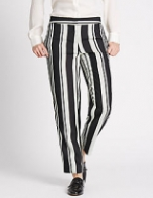 Crepe Tapered Leg Trousers 42.00 €