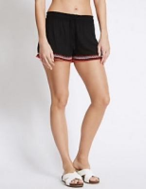 Embroidered Shorts 16.00 €