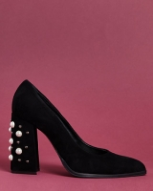 Lennon Courtney at Dunnes Stores Pearl Courts