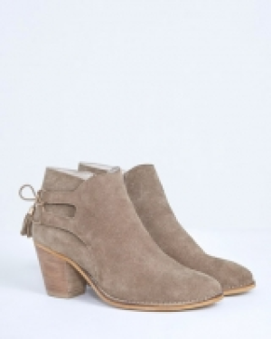 Gallery Tassel Back Boots