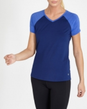 V-Neck T-Shirt 12.00 €