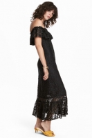 HM   Off-the-shoulder lace dress