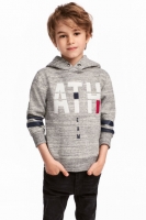HM   Hooded top with a motif