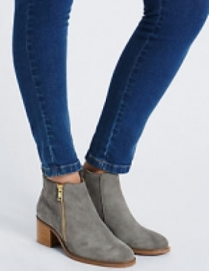 Suede Block Heel Ankle Boots 70.00 €