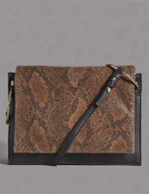 Leather Ring Shoulder Bag 155.00 €