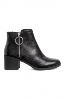 HM   Ankle boots with a zip