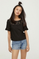 HM   Viscose blouse with lace