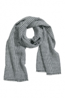 HM   Dogtooth-patterned scarf
