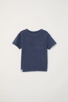HM   T-shirt with a chest pocket