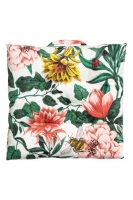 HM   Patterned seat cushion