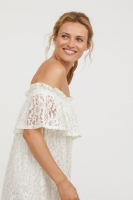 HM   Off-the-shoulder lace dress