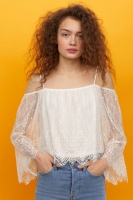 HM   Off-the-shoulder lace blouse