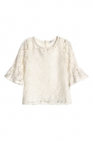 HM   Flounce-sleeved lace top