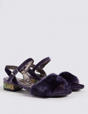 Kids Block Heel Sandal (13 Small 6 Large) 24.00 €