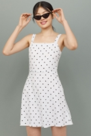  Patterned dress 10.00 €