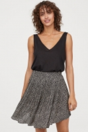  Pleated skirt 17.00 €
