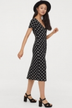  V-neck dress 15.00 €