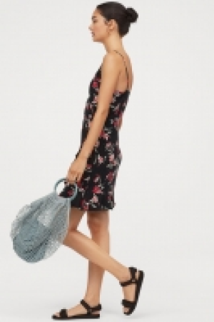  Flounced wrap dress 10.00 €