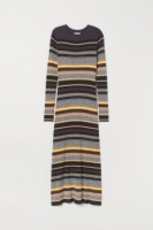  Ribbed dress 32.00 €