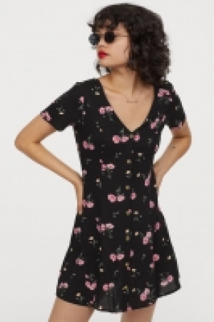  V-neck viscose dress 13.00 €