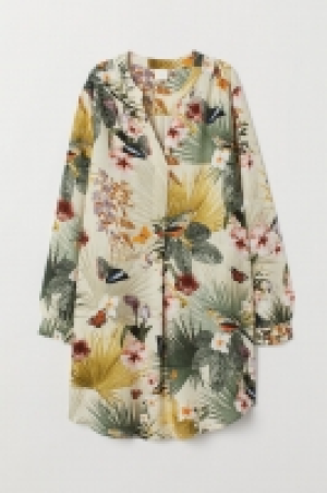  V-neck dress 13.00 €