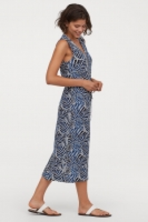  V-neck dress 17.00 €