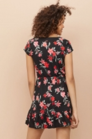  Wrap dress 8.00 €