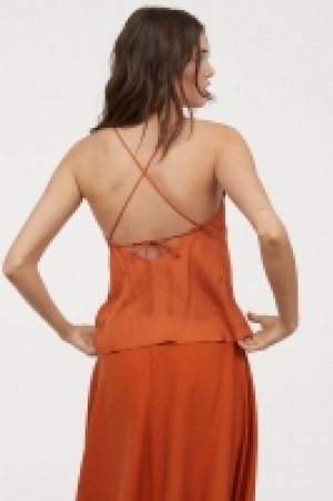  Sleeveless satin top 18.00 €