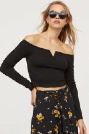  Off-the-shoulder top 8.00 €