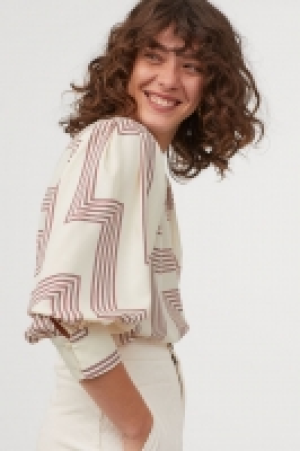  Balloon-sleeved blouse 13.00 €