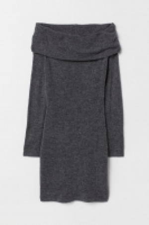  Off-the-shoulder dress 18.00 €