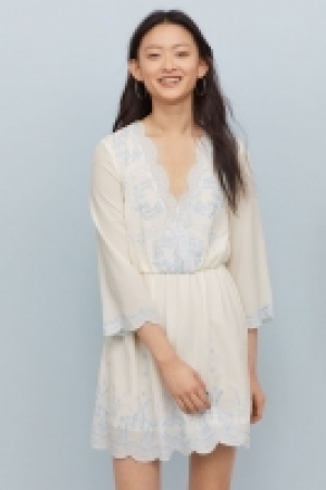  Dress with embroidery 32.00 €