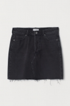  Short denim skirt 13.00 €