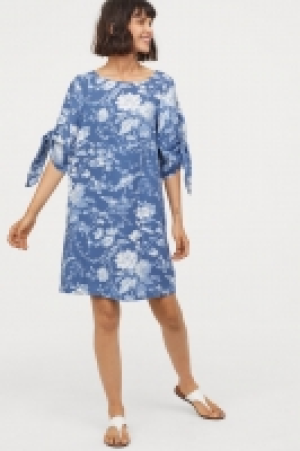  Tie-detail dress 13.00 €