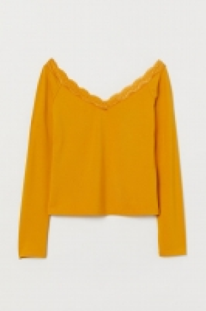  Off-the-shoulder top 10.00 €