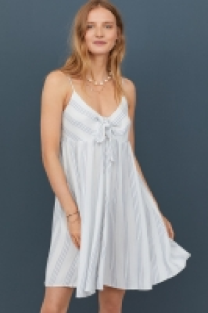  Tie-detail dress 17.00 €