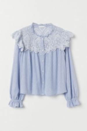  Blouse with broderie anglaise 18.00 €
