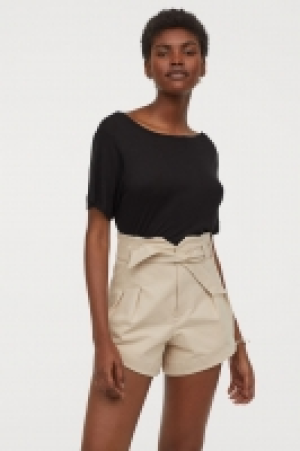  Top with a low-cut back 10.00 €