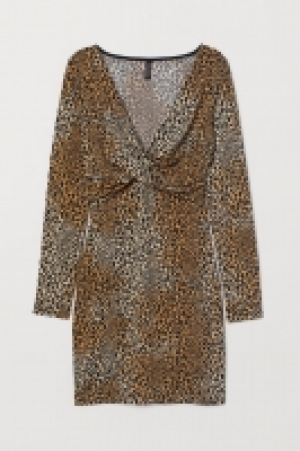  Long-sleeved dress 10.00 €