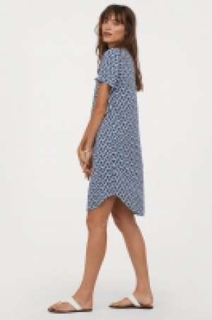  V-neck dress 8.00 €