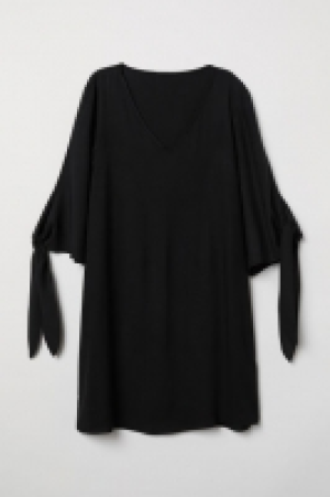  Tie-sleeved dress 15.00 €