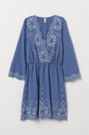  Dress with embroidery 30.00 €