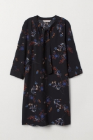  Dress with ties 15.00 €