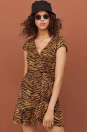  Wrap dress 9.00 €