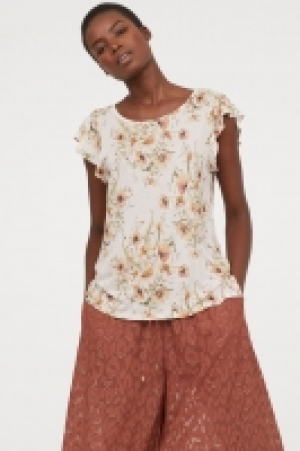 Flounce-sleeved top 7.00 €
