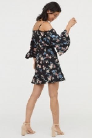  Cold shoulder dress 18.00 €