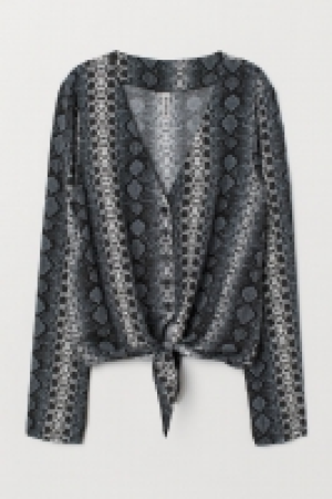  Tie-front V-neck blouse 13.00 €